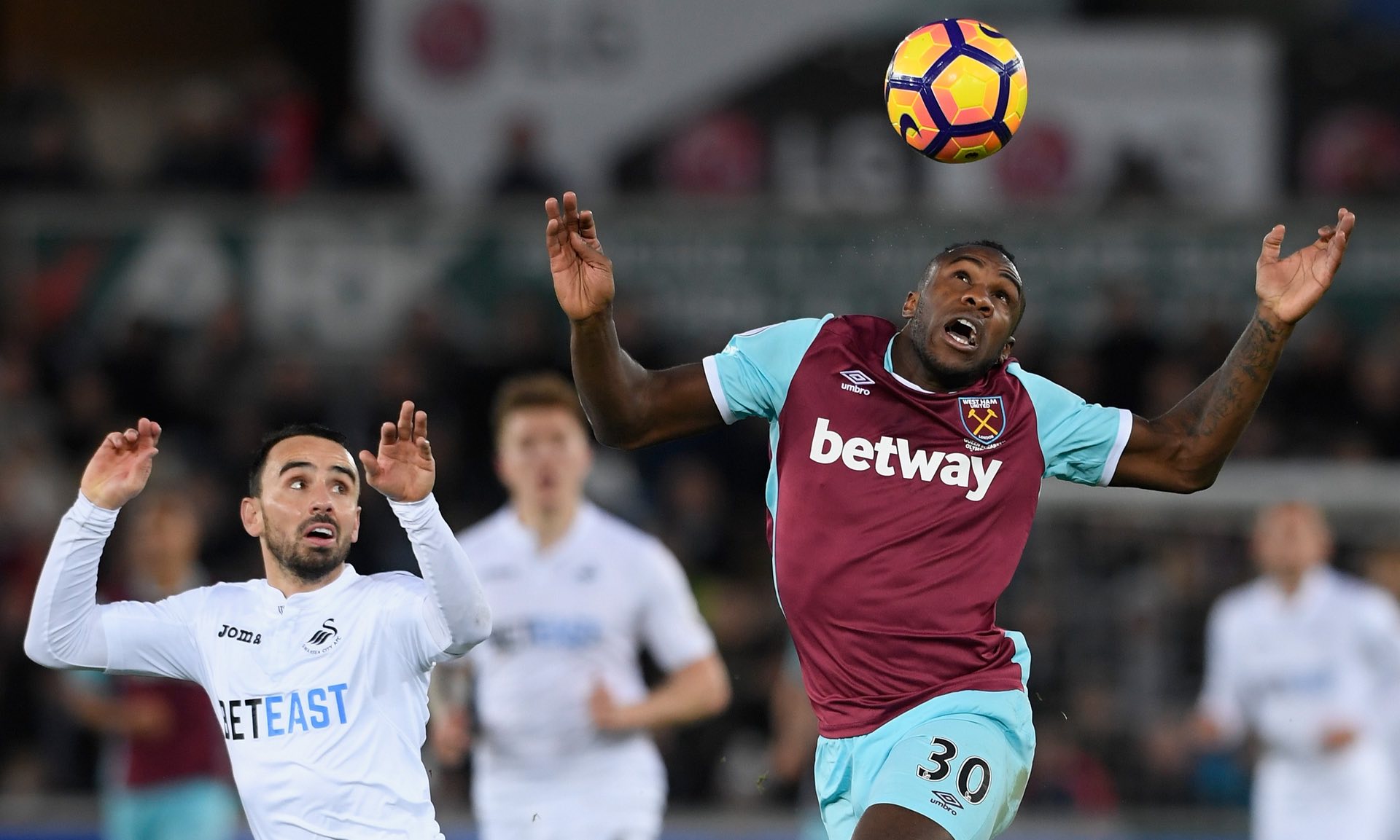 [冰雪]五名中国选手晋级自由式滑雪U型场地技巧决赛.