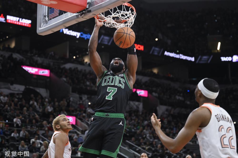 袜子被血染红！亚马尔社媒疑表达不满：这居然不是犯规