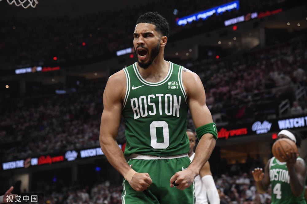 30分惨败卫冕冠军!太阳4连胜被终结,杜兰特轰30分孤立无援.