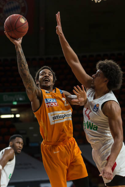 罗马诺变牛马诺直播吧首页被HWG刷屏,但头条还得是滕帅😏