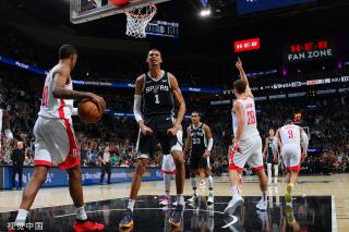 CBA比赛精彩瞬间:深圳队绝杀辽宁(CBA高光时刻:深圳队压哨绝杀辽宁)