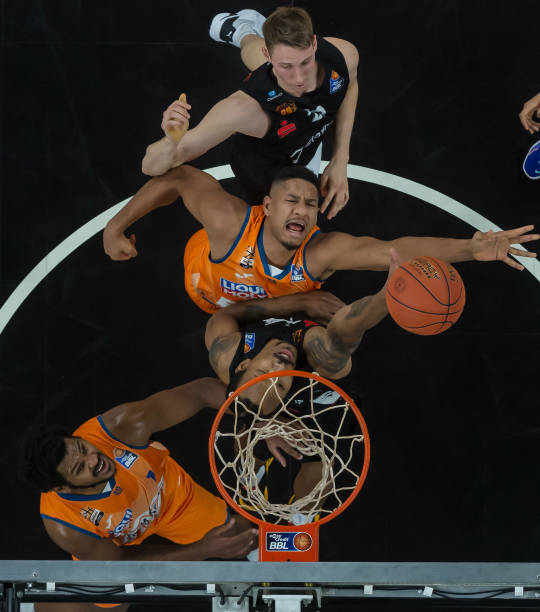 上场仅2分！拉文三分13中8爆砍42+6率队爆冷热火