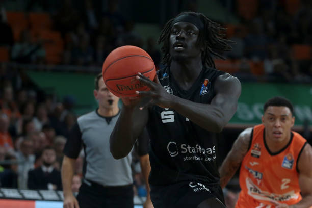 2-1！28岁海港旧将双响率沙特联取胜