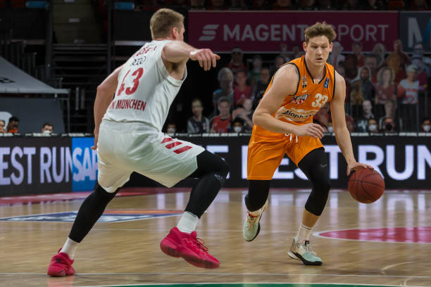 2-1！28岁海港旧将双响率沙特联取胜