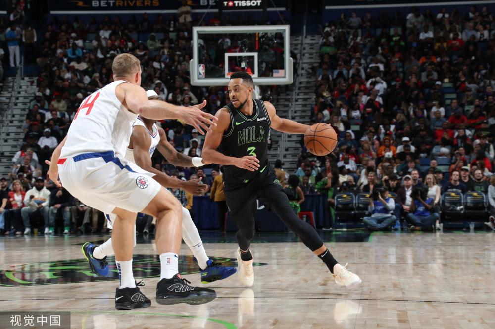 鄢手骐妙传 布朗快攻上篮得手